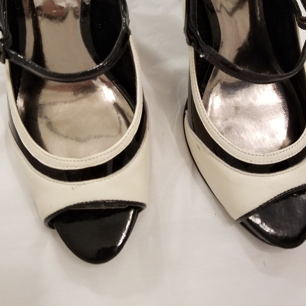 Carlos Oxford heels